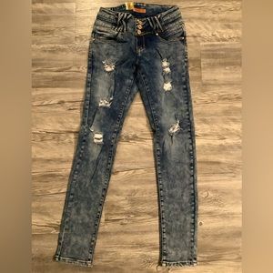 NWT Docefit Ladies Skinny Distressed Jeans Size 7